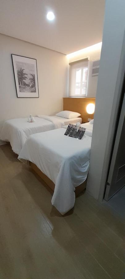 Aurora Suites Pasay Exteriör bild