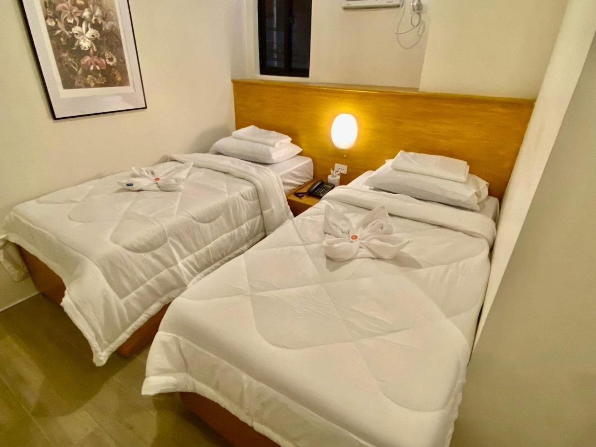 Aurora Suites Pasay Exteriör bild