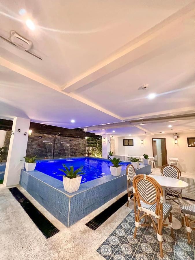 Aurora Suites Pasay Exteriör bild