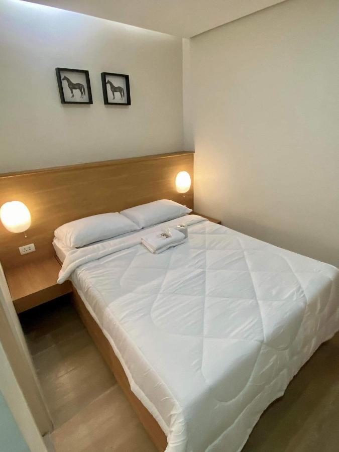 Aurora Suites Pasay Exteriör bild