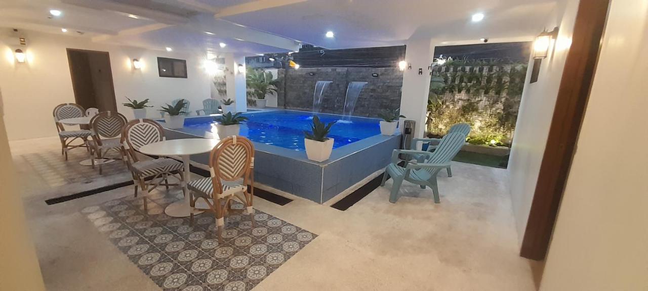 Aurora Suites Pasay Exteriör bild