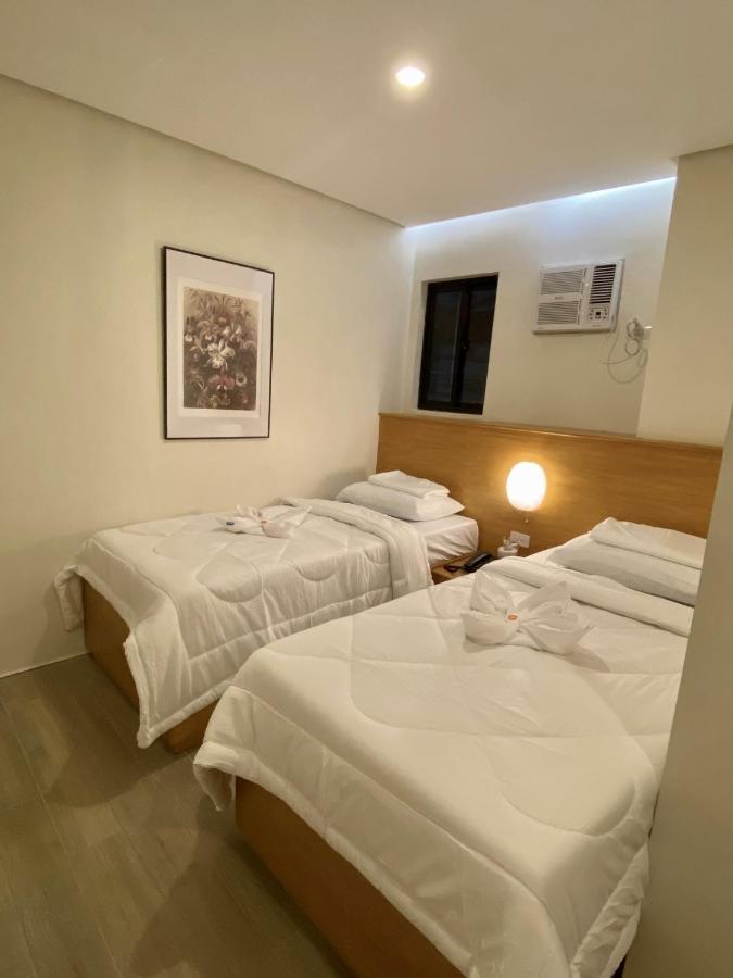 Aurora Suites Pasay Exteriör bild