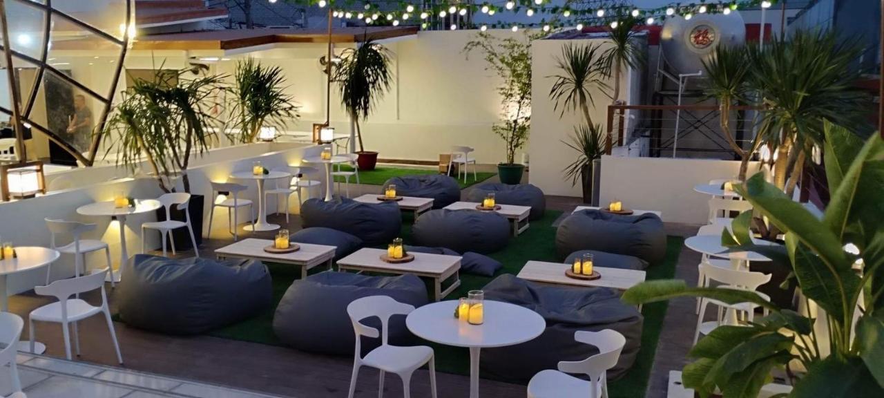 Aurora Suites Pasay Exteriör bild