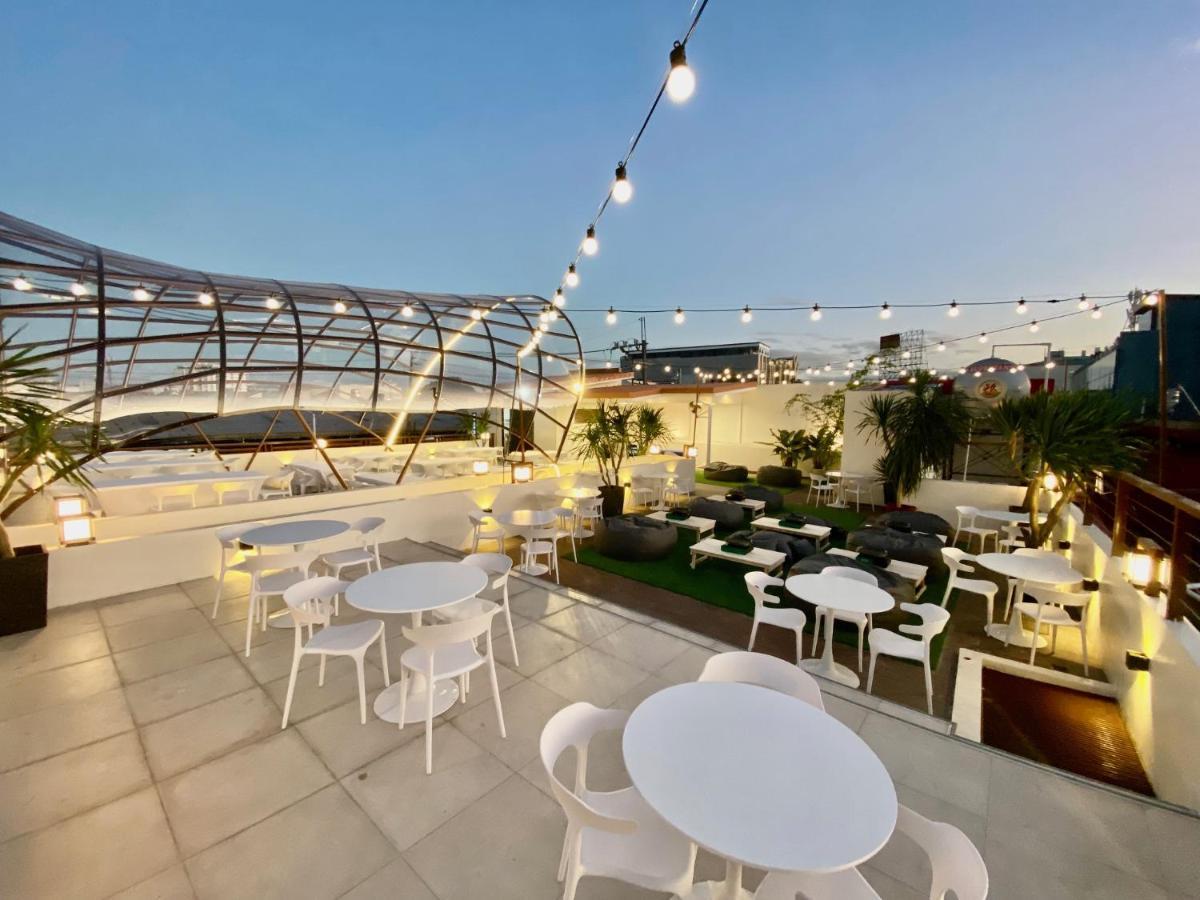 Aurora Suites Pasay Exteriör bild