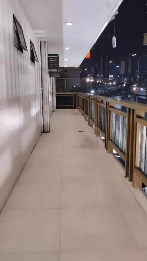 Aurora Suites Pasay Exteriör bild