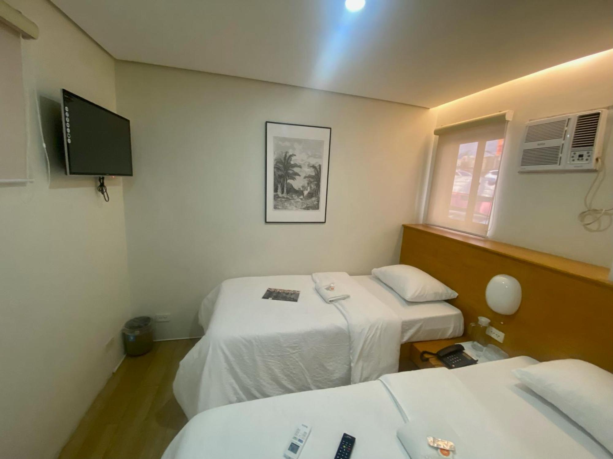 Aurora Suites Pasay Exteriör bild