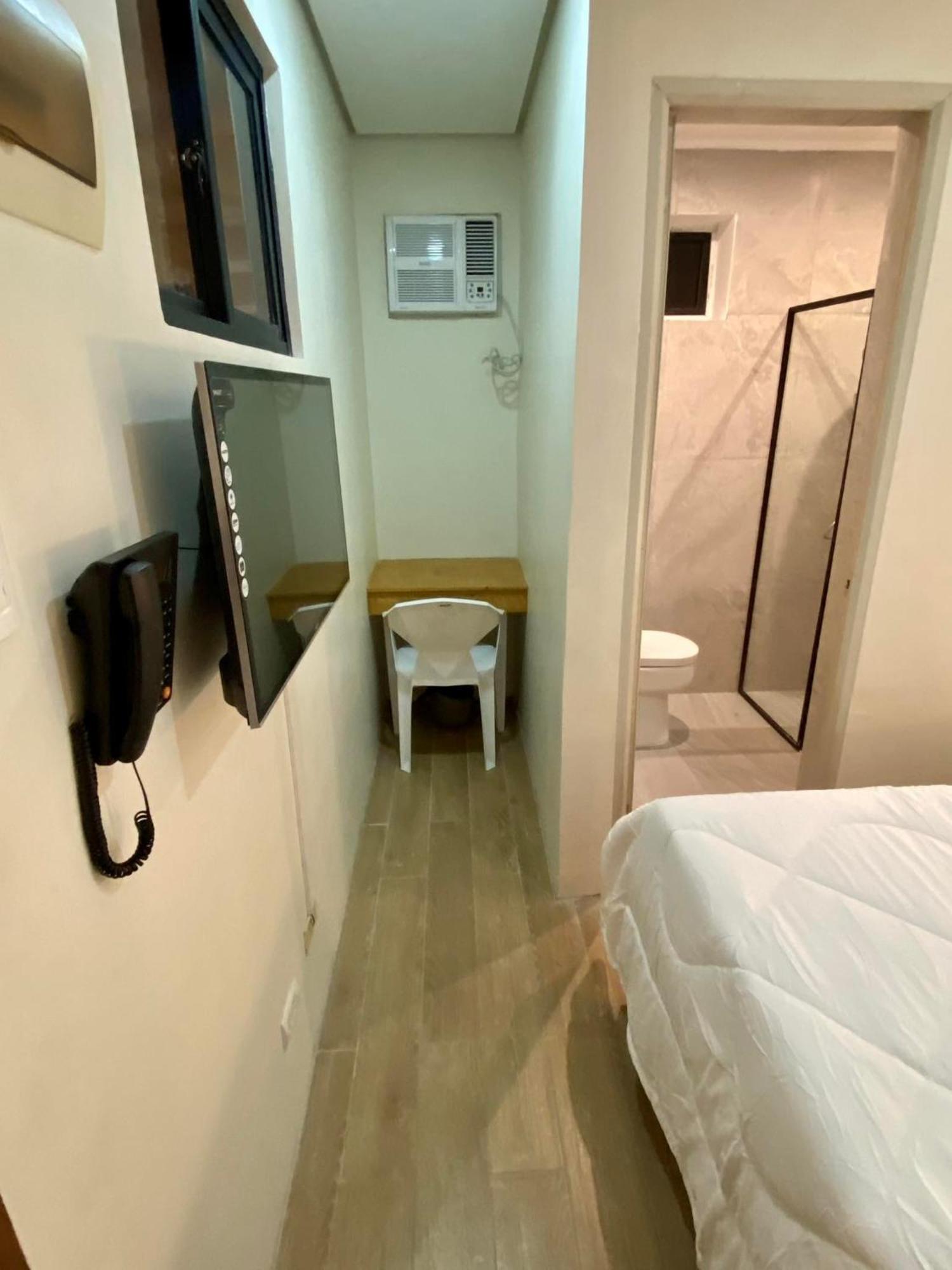 Aurora Suites Pasay Exteriör bild